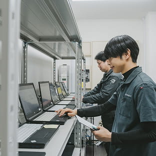 現地機器据え付け作業・保守作業